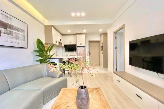 Changshou rd/spacious 1br 2lr/open kitchen/elevator/big living room@L13/7
