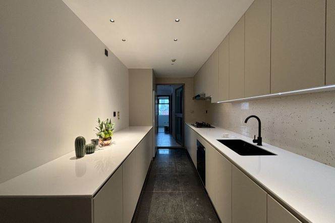 modern big 4brs wooden floor modern furniture beside Huang pu river 38.5K