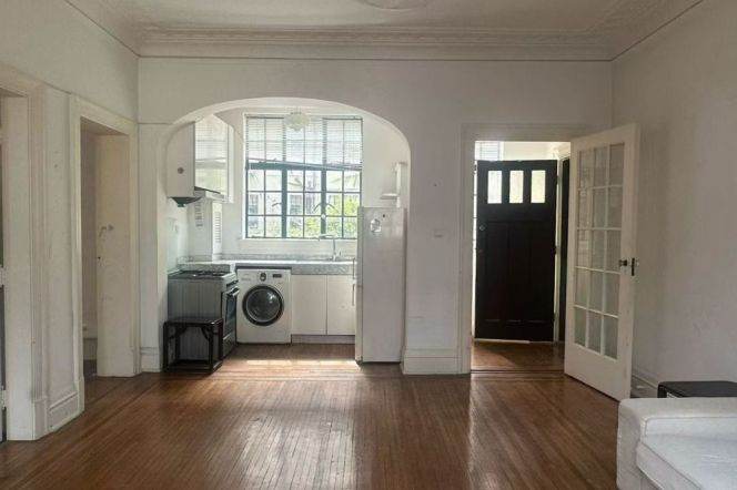 Good lighting 2brs&2baths near West Nanjing Road