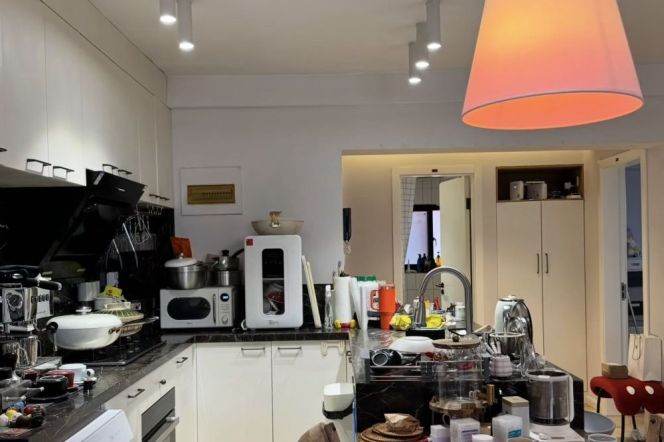 Spacious 2+1Brs/2Lrs/1Bt apt nr Jiangsu rd,M2/7/11/14