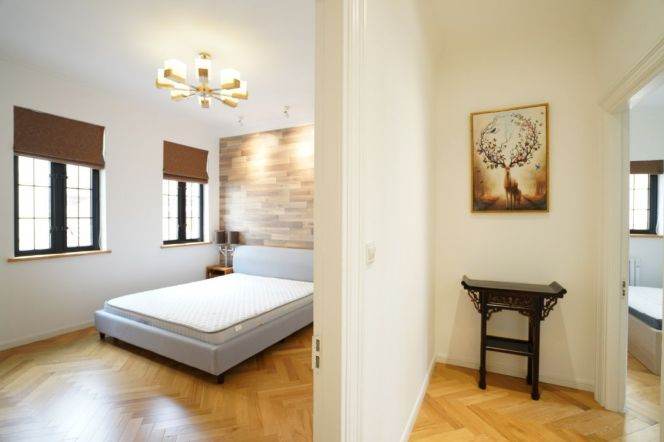 Classic 3BR 2BA Old Apt w/Heating Next to IAPM