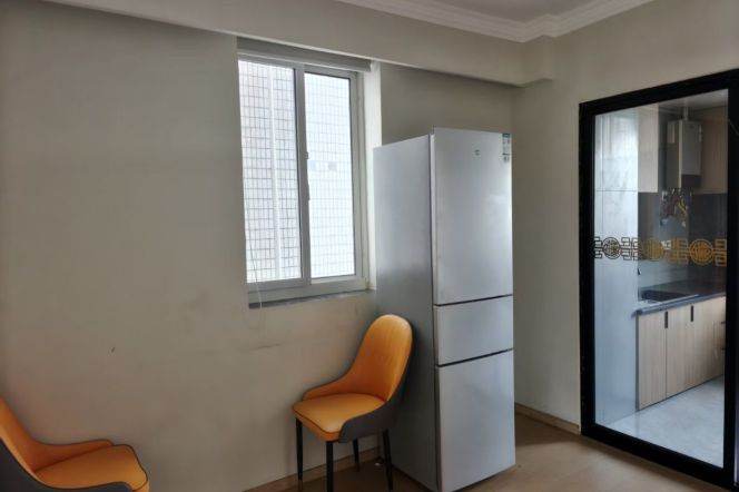 Renovated 2br with elevator,good price,close to Metro