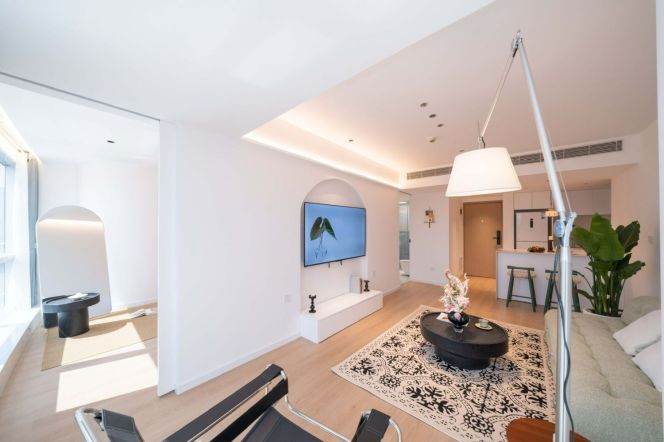 Exquisite 1BR 105m² High-Rise w/Free Gym nr Century Avenue