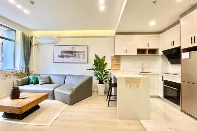 Changshou rd/spacious 1br 2lr/open kitchen/elevator/big living room@L13/7