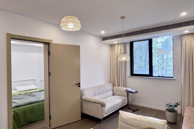 1Bdr 1Bath Apt/Fabulous&Spacious&Bright /L4/7 Dong'an Rd /Damuqiao Rd/stairs