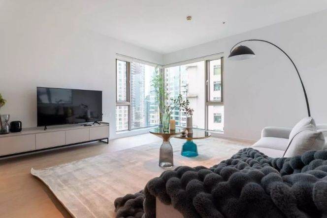 modern big 1 bedroom floor heating wooden floor nice furniture in Shimao 23K