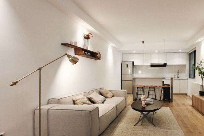Best of Jing’an | Convenient Location 2br 1bt + Balcony & Walk-in Closet