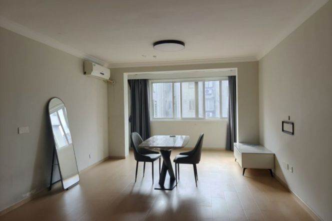 Renovated 2br with elevator,good price,close to Metro