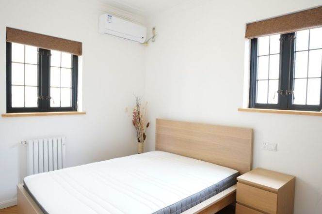 Classic 3BR 2BA Old Apt w/Heating Next to IAPM