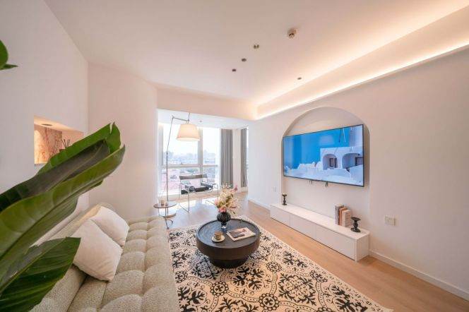 Exquisite 1BR 105m² High-Rise w/Free Gym nr Century Avenue