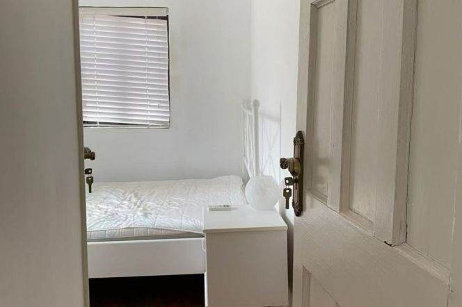 Cozy 2brs with balcony near Jiashan Road