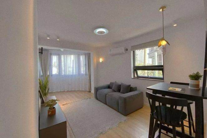 Exquisite decoration one bedroom near Changping rd line 7 