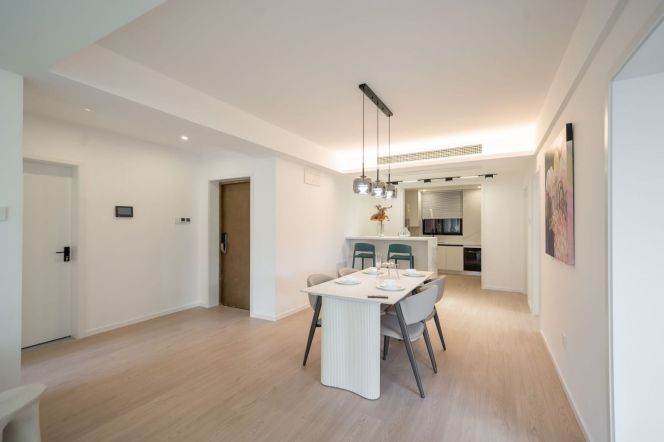 Renovated 4BR 2BA 200m² Residence nr Zhongshan Park