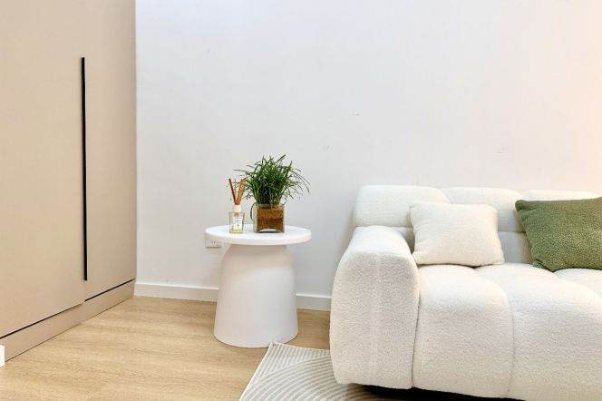 Elegant 2br apt,modern kitchen with Oven, close to Line 12