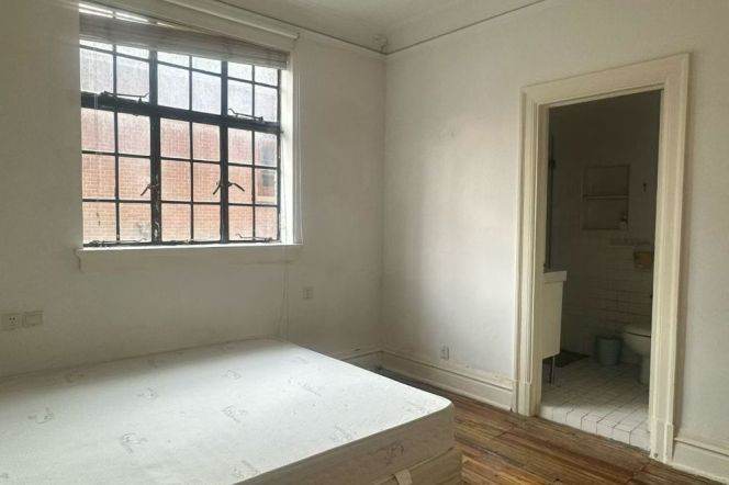 Good lighting 2brs&2baths near West Nanjing Road