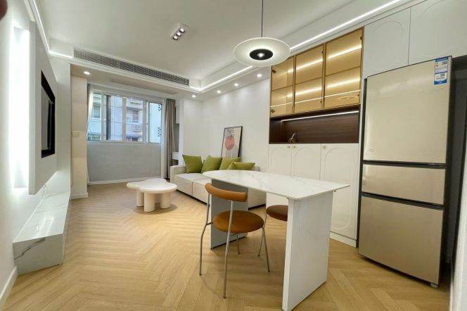 Zhongshan Park  Cozy 1br  / Bright / Modern/ Stairs