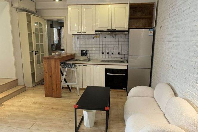 Cozy 1Brm With A Yard Near Line 2/12/13 West Nanjing Road