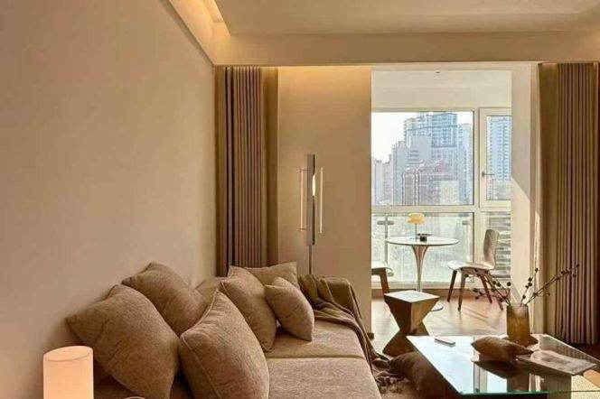 Jiashan rd/modern 1br 2lr/open balcony/nice compound/brand furniture@L12/9