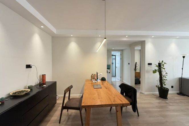 Donghai Garden — High-Floor 2BR with Floor Heating — 21,000 RMB