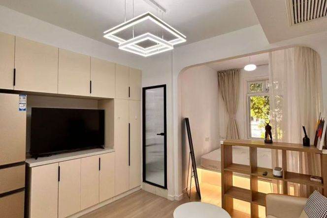 Elegant 1br/1lr @hengshan rd sta 5.8k