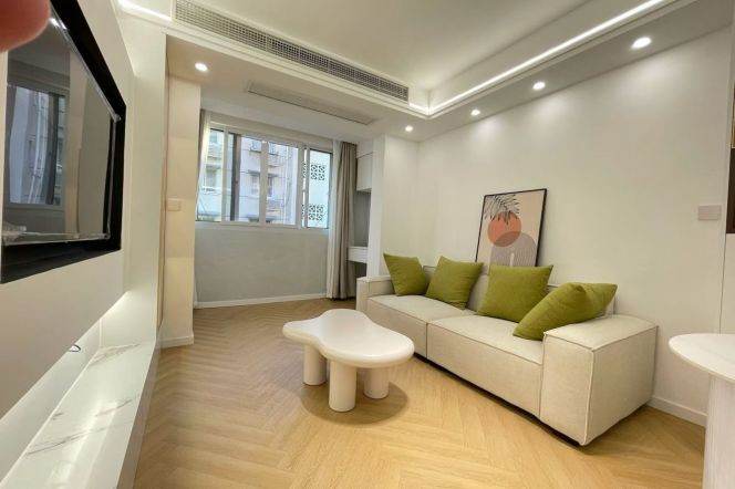 Zhongshan Park  Cozy 1br  / Bright / Modern/ Stairs