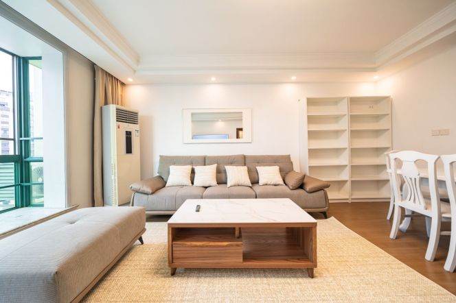 Stunning Suzhou Creek View 3BR | 18,500 RMB/month