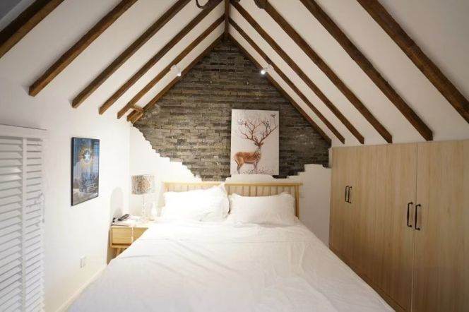 Characterful Loft-Style Garden Residence near South Shaanxi Road Station