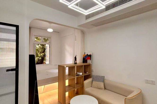 Elegant 1br/1lr @hengshan rd sta 5.8k