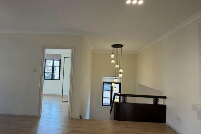 Bright&Airy 2BR Old House nr South Shaanxi Rd Station