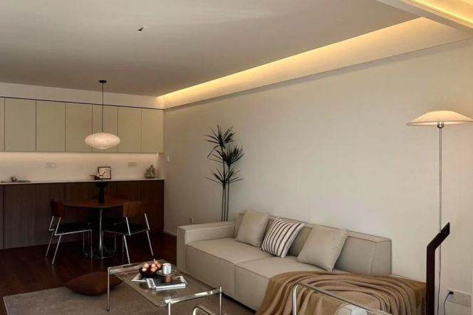 Suzhou Creek views, close to Tian’an Thousand Trees Mal