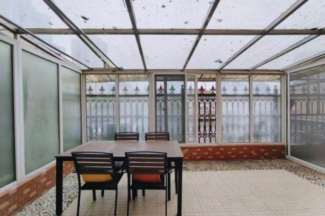 Spacious 2Bdrs & 2Btrs  elevator Apt with big terrace @Hongqiao Rd