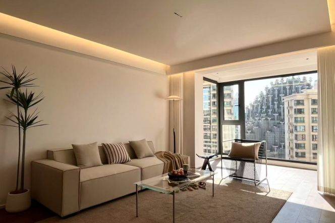 Suzhou Creek views, close to Tian’an Thousand Trees Mal