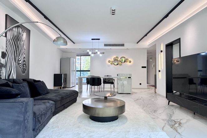  2Bdrs 2baths/Modern&Spacious/L3/4/10 Hongqiao Rd/Huge Balcony/Nice view/elevator