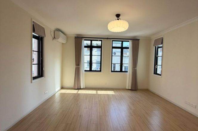 Bright&Airy 2BR Old House nr South Shaanxi Rd Station