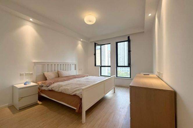 High-end residential community in Putuo District.