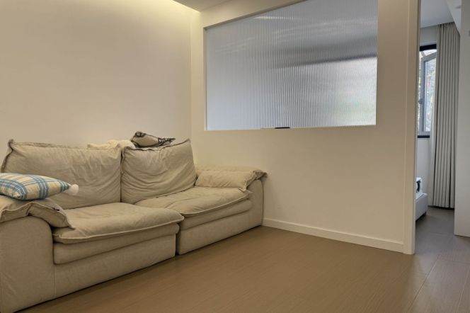 Changping rd  Cozy 1br  / Bright / Modern/ Stairs