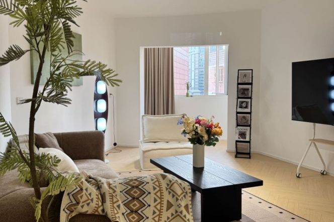 Amazing price 12800 Zhongshan Park Big 1br+walk-in closet / Central ac+floor heating