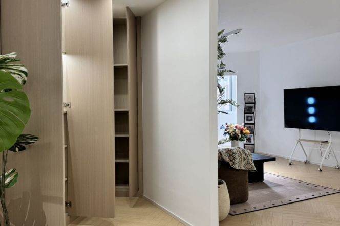 Amazing price 12800 Zhongshan Park Big 1br+walk-in closet / Central ac+floor heating