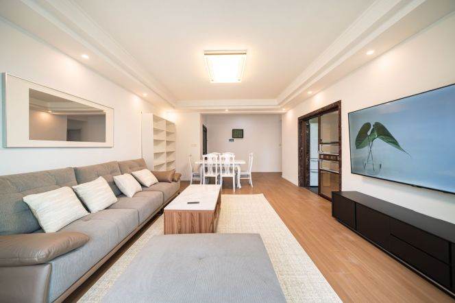 Stunning Suzhou Creek View 3BR | 18,500 RMB/month
