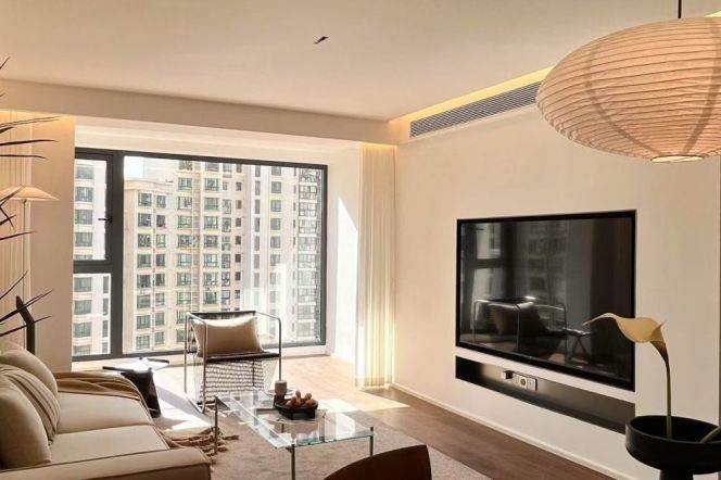 Suzhou Creek views, close to Tian’an Thousand Trees Mal