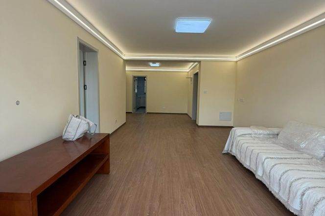 Newly Renovated 2+1BR 2BA Old Apt nr Shanghai Library