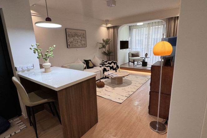 Peaceful Retro-Style 2BR Residence nr Century Park