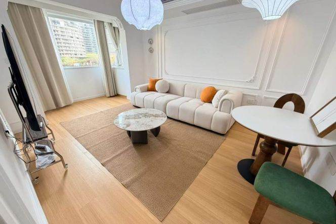 Xujiahui/modern 1br 2lr/elevator/bright room/brand furniture@L11/1/9