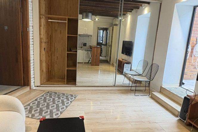 Cozy 1Brm With A Yard Near Line 2/12/13 West Nanjing Road