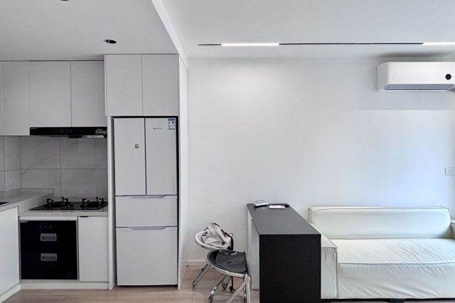 1Bdr 1Bath/Spacious&Modern&Bright /L10 Song Yuan Rd /Hongqiao Rd/Greenery View/stairs