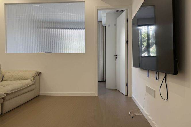 Changping rd  Cozy 1br  / Bright / Modern/ Stairs