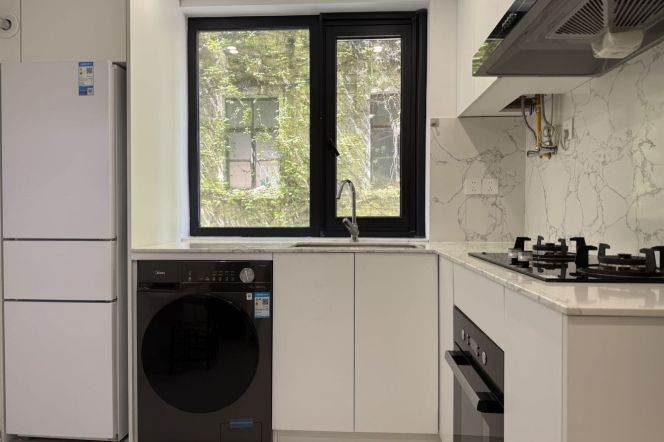 Changping rd  Cozy 1br  / Bright / Modern/ Stairs