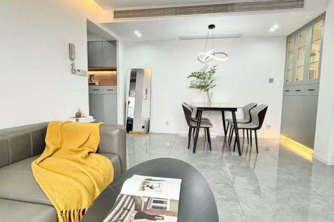 Lovely high rise 2BR  w fantastic view near Changping rd station 