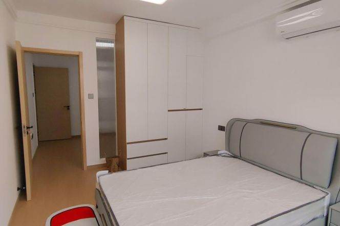 Birght 1 br in Xuhui, easy walking to L 4/12 DaMuQiao Rd St.