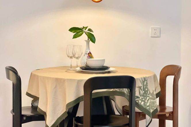 Only 12k   L3/4/11/14 Caoyang rd Bright 2brs / Central ac + floor heating +oven 